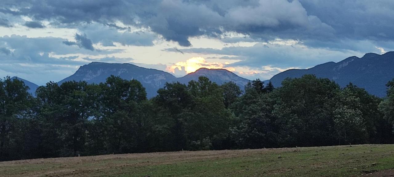 Appart ds maison au calme- 15' Annecy / 30' Genève Villy-le-Pelloux Esterno foto
